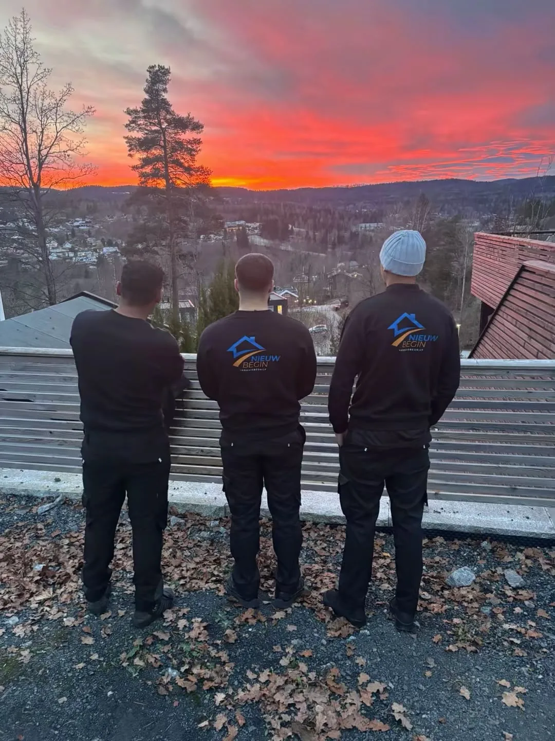 The Nieuw Begin crew at sunset abroad